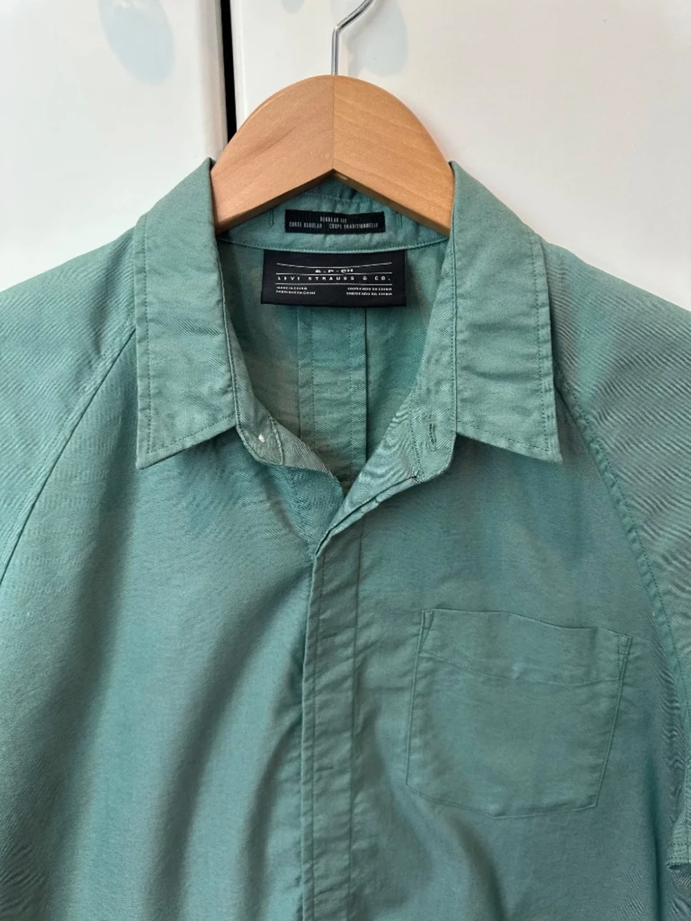 Levi’s Men’s Green Short Sleeve Button-Up Shirt Size S